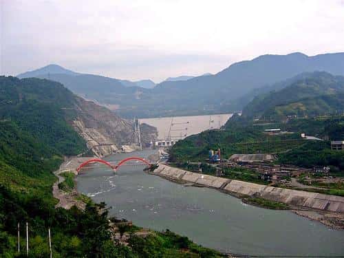 Zapora Zipingpu na rzece Min w Chinach